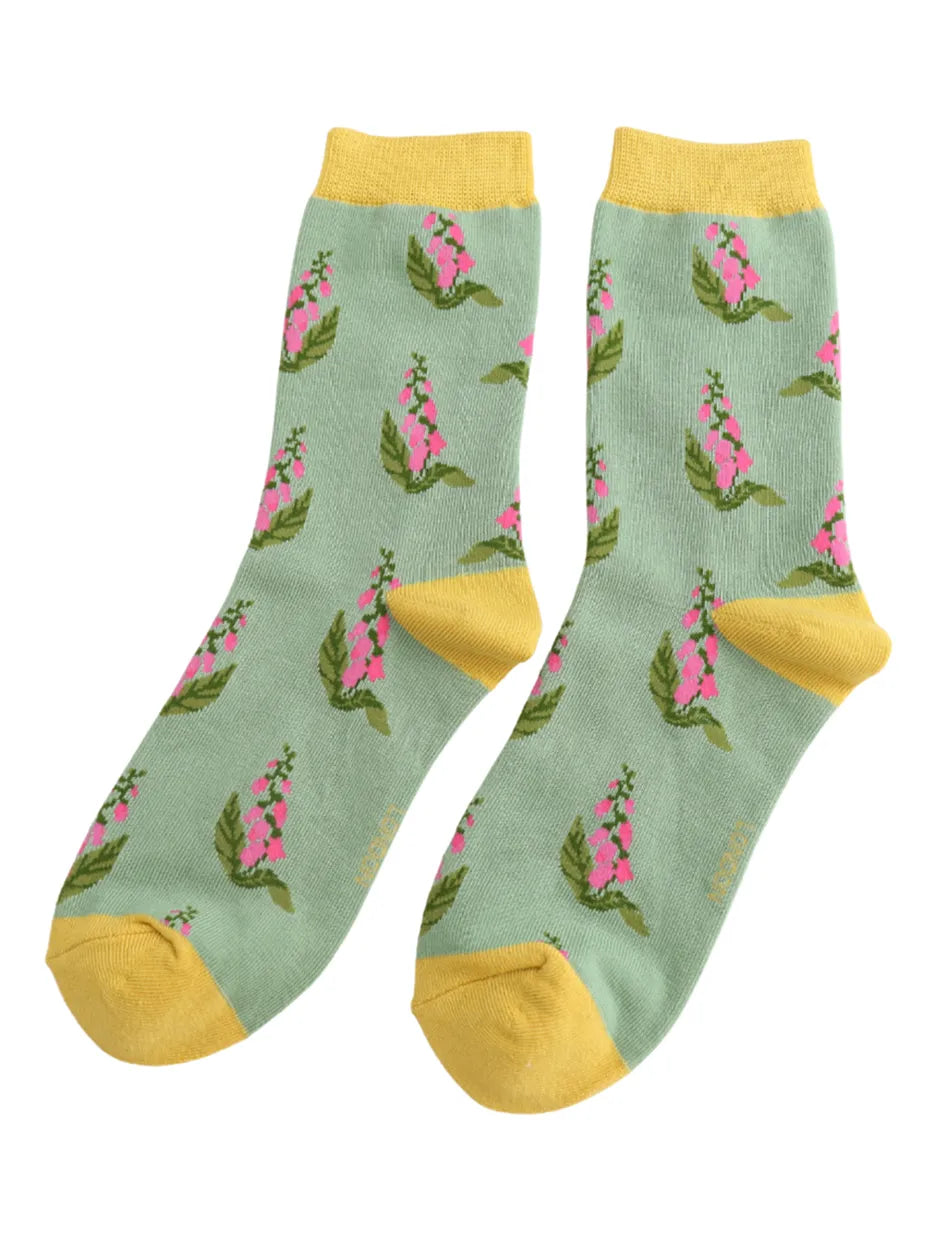 Gorgeous bamboo socks from Miss Sparrow. Soft green and pink featuring a gorgeous foxglove pattern.