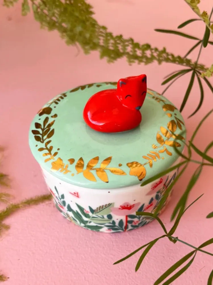 This gorgeous porcelain trinket pot features a flowers and foliage pattern around the outside with a cute fox standing proudly on the lid.
