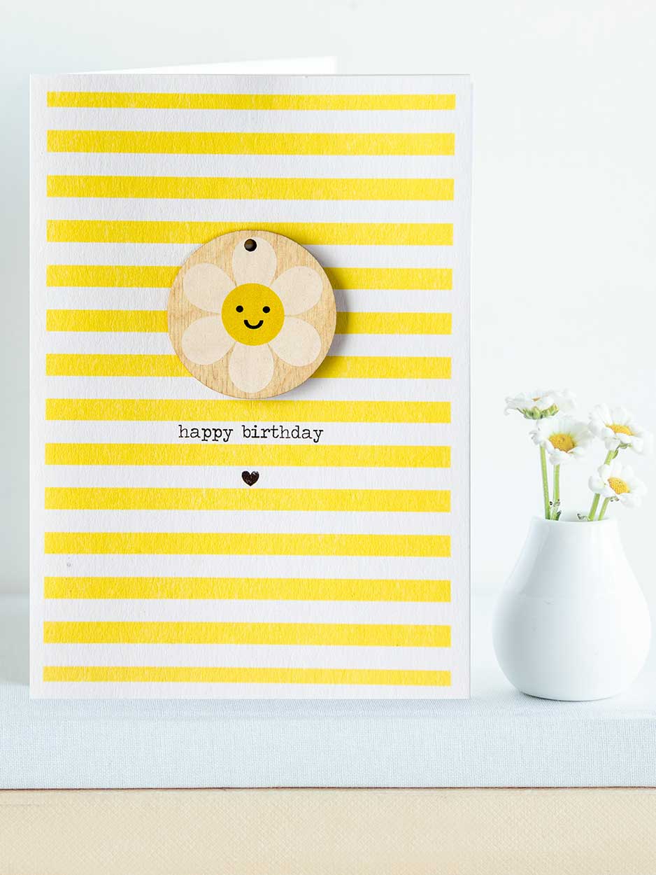 Happy Birthday Card With Wooden Daisy Decoration - Striped card Daisy Cat 